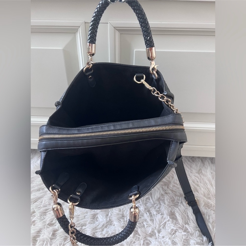 Steve Madden Elegant Black Handbag. - Picture 3 of 12